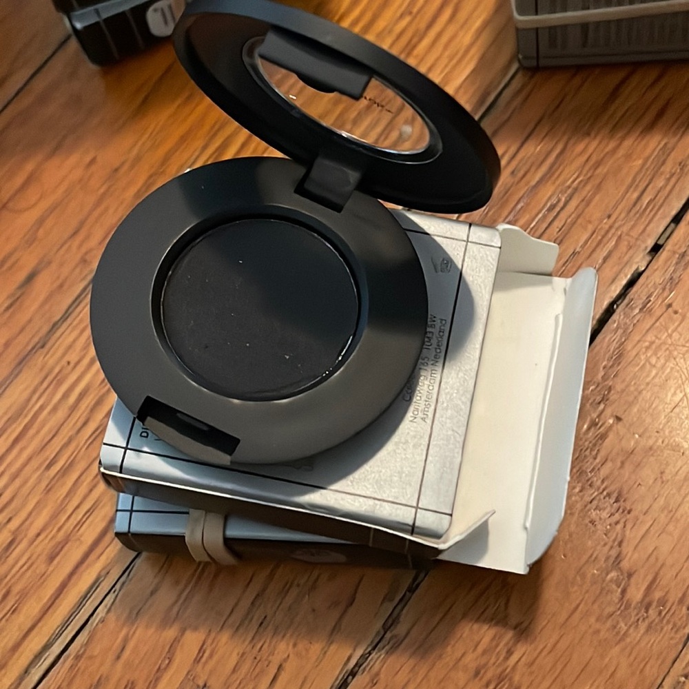 Glo minerals eyeshadow color Sable